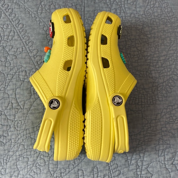 Crocs loaded w Jibbetz - Picture 14 of 14